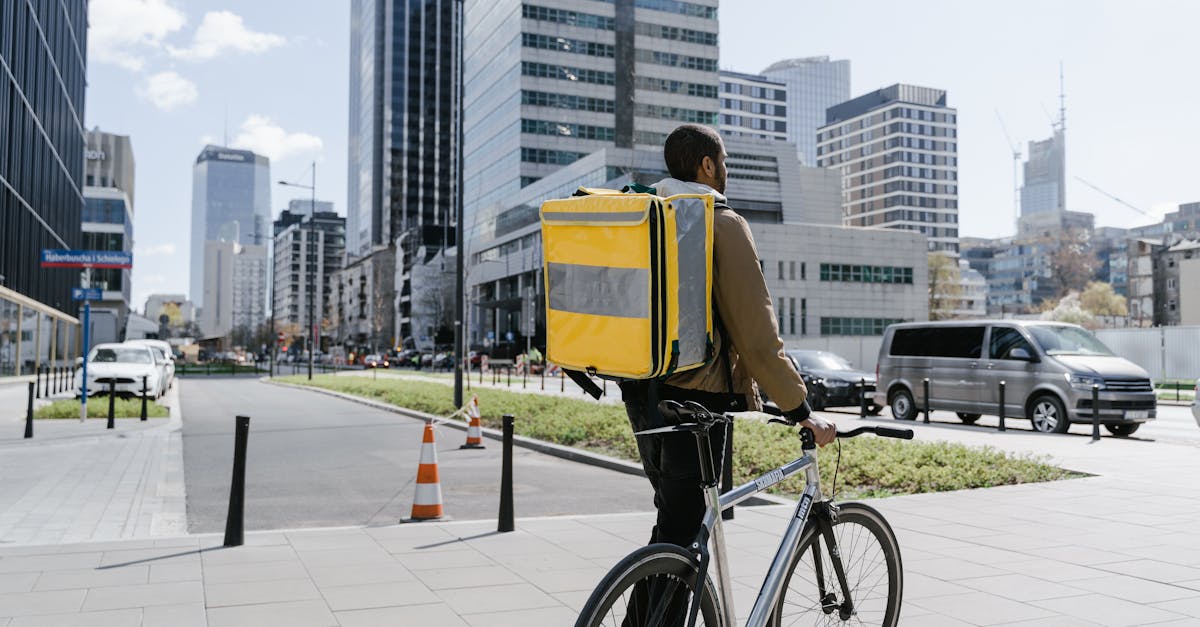 Tensiuni în trafic: un biciclist aproape lovit de o mașină în Cluj-Napoca