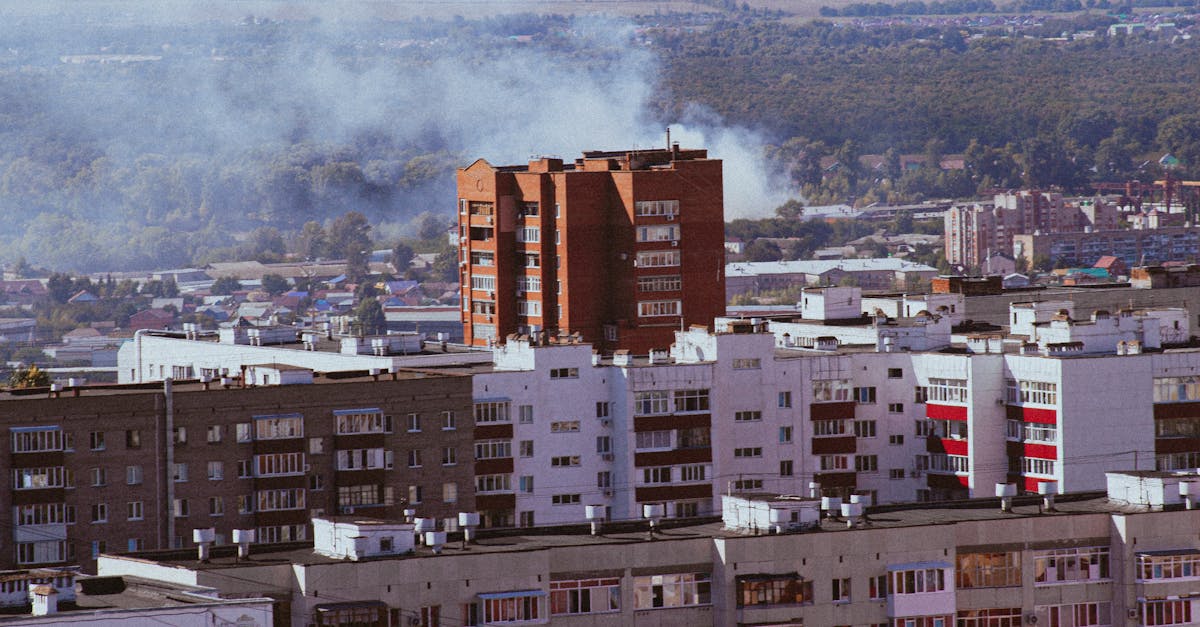 Locatarii din Cluj se confruntă cu fum insuportabil dintr-un restaurant
