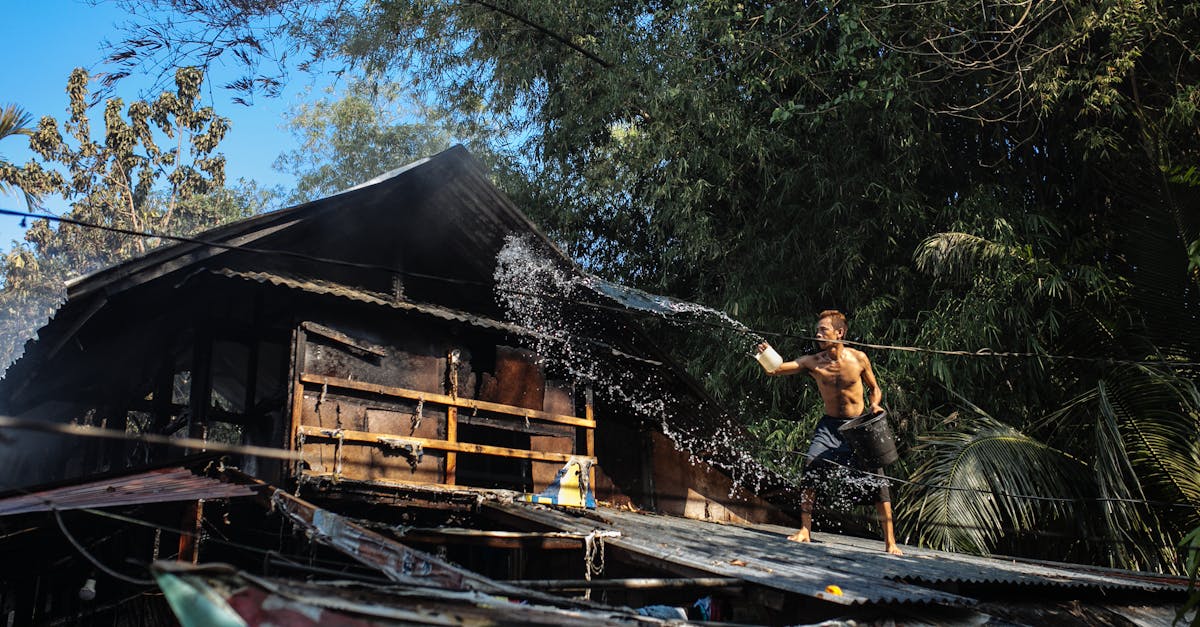 Incendiu devastator în Bacău: două case distruse în absența proprietarilor