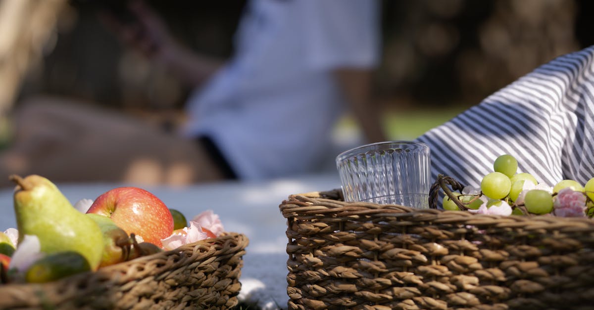 Recolta de prune de vară aduce bucurie în Valea Almăjului