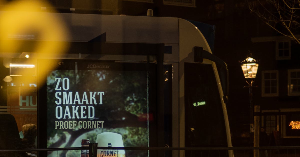 Problemele de la barul neoficial din Cluj-Napoca: mizerie și consum de alcool la stația de tramvai