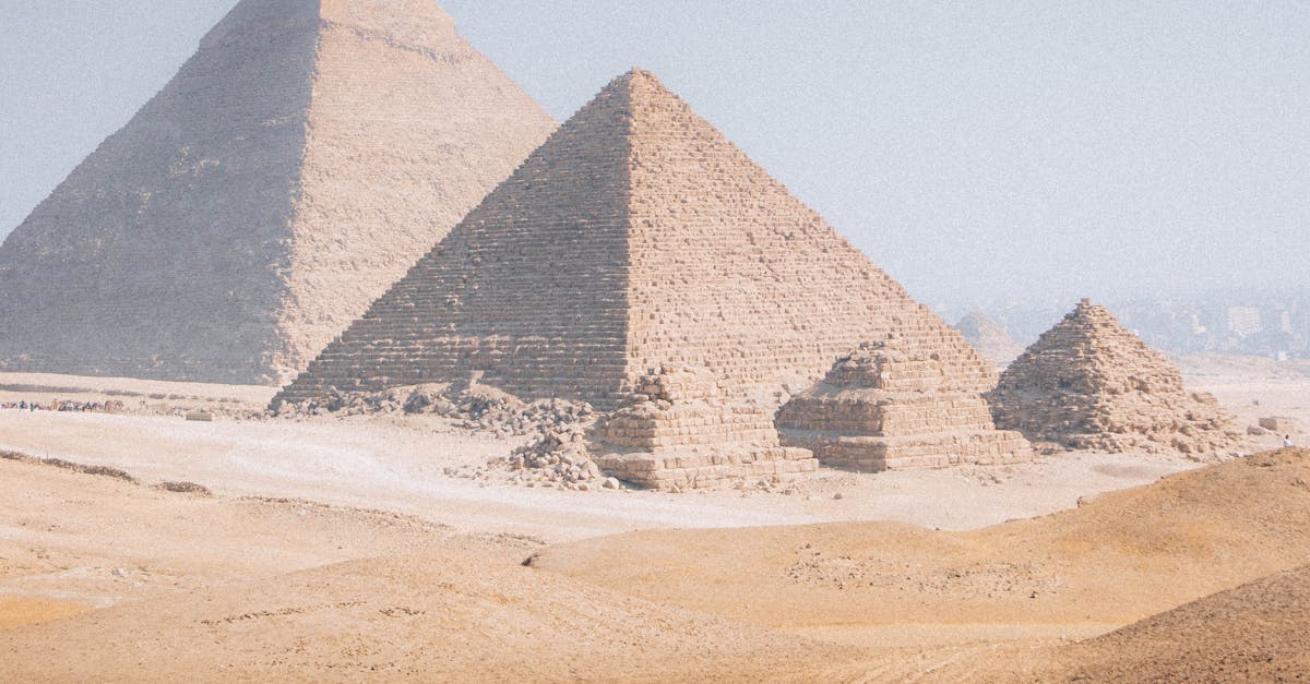 Piramidele egiptene: monumente funerare sau surse de energie misterioase?