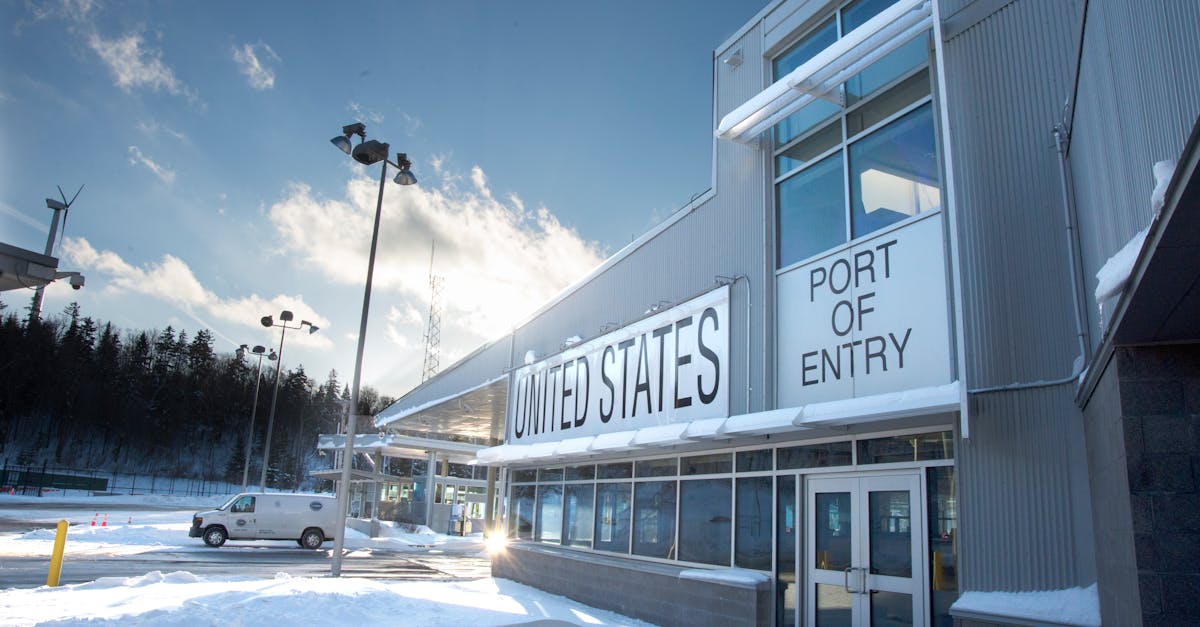 Doi cetățeni americani, cercetați penal pentru conducerea fără drept în România