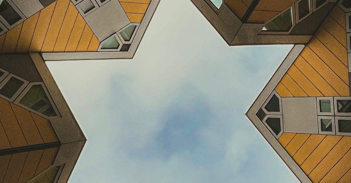 Descoperă Kubuswoningen: arhitectura inovatoare din Rotterdam