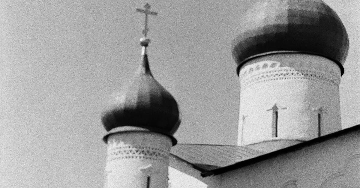 Craiova în lumini și umbre: expoziție fotografică dedicată lăcașurilor de cult
