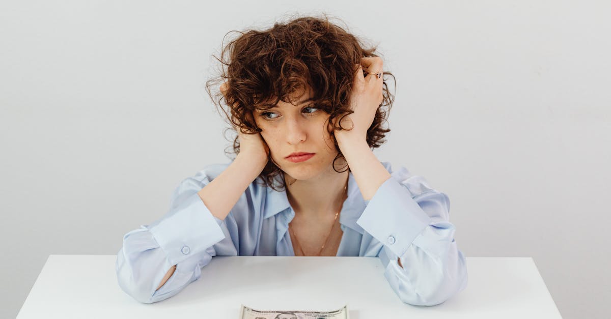 Criza financiară în educație: Ministrul anunță lipsa fondurilor pentru salarii și burse