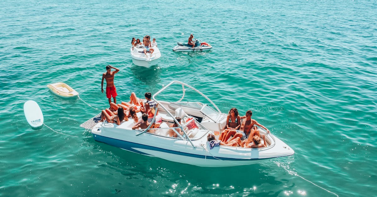 Experiențe palpitante cu ski-jetul pe plaja Phoenicia din Mamaia Nord