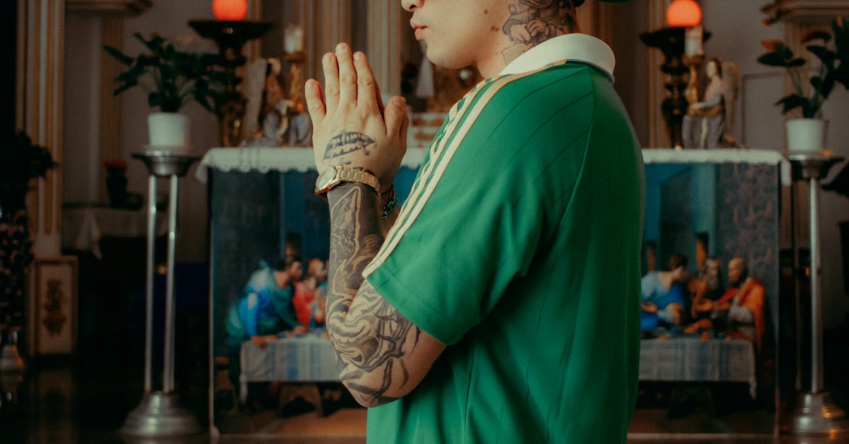 Importanța Sfintei Liturghii în viața credincioșilor, discutată de Arhimandritul Ioachim Pârulescu