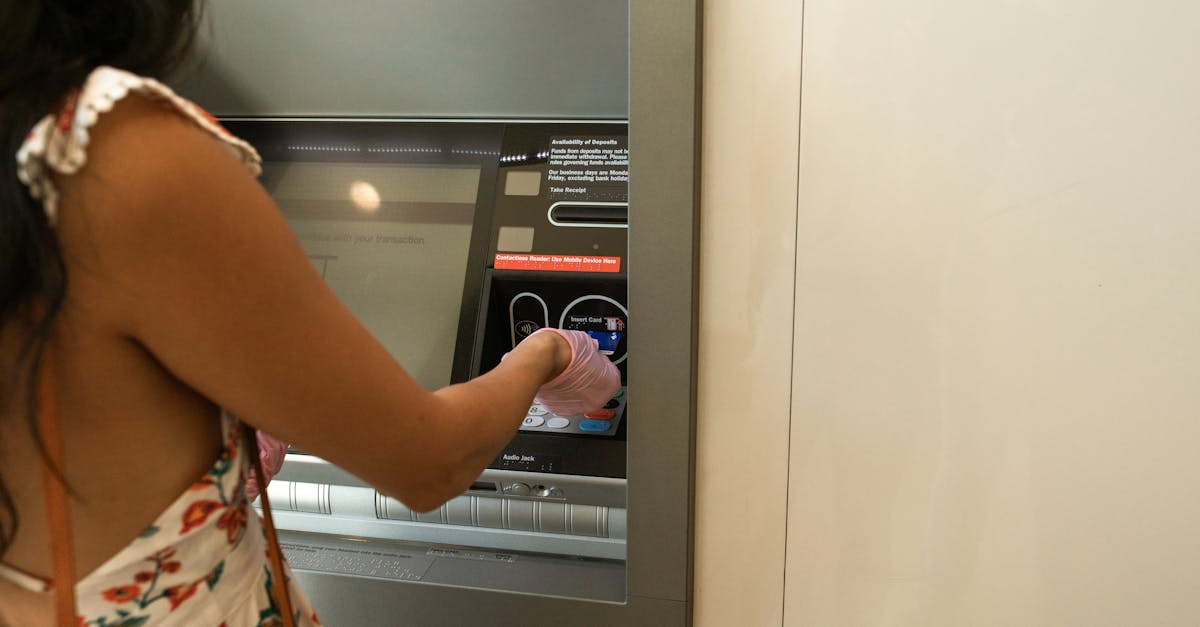 Grecia elimină comisioanele pentru retragerea de numerar de la bancomate