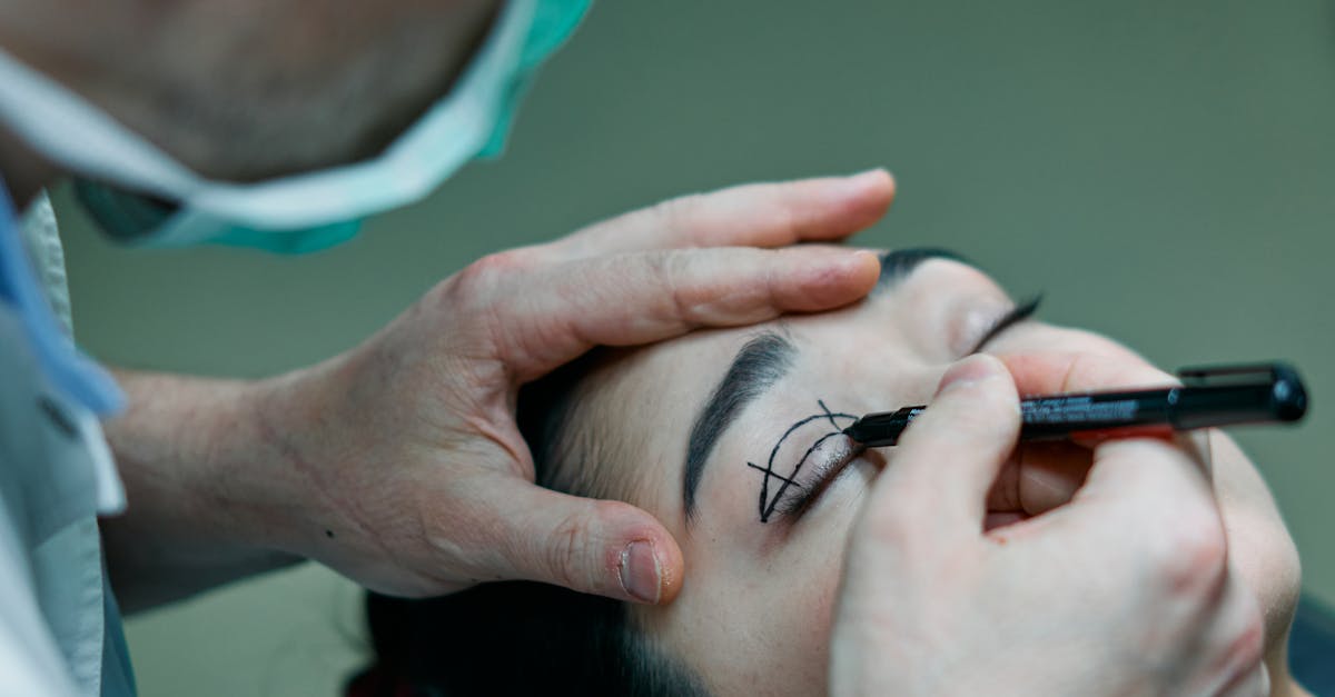 Îndepărtarea papiloamelor de pe pleoape, o soluție disponibilă la Spitalul CFR Timișoara