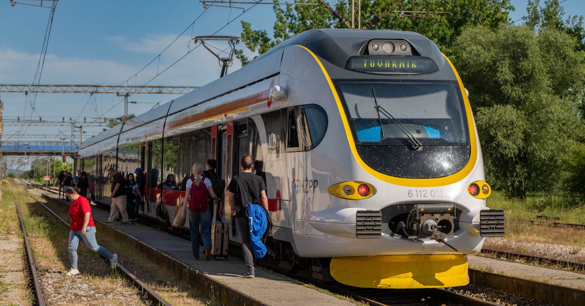 CFR Călători își extinde flota pentru minivacanță și cere înțelegere pentru problemele de climatizare