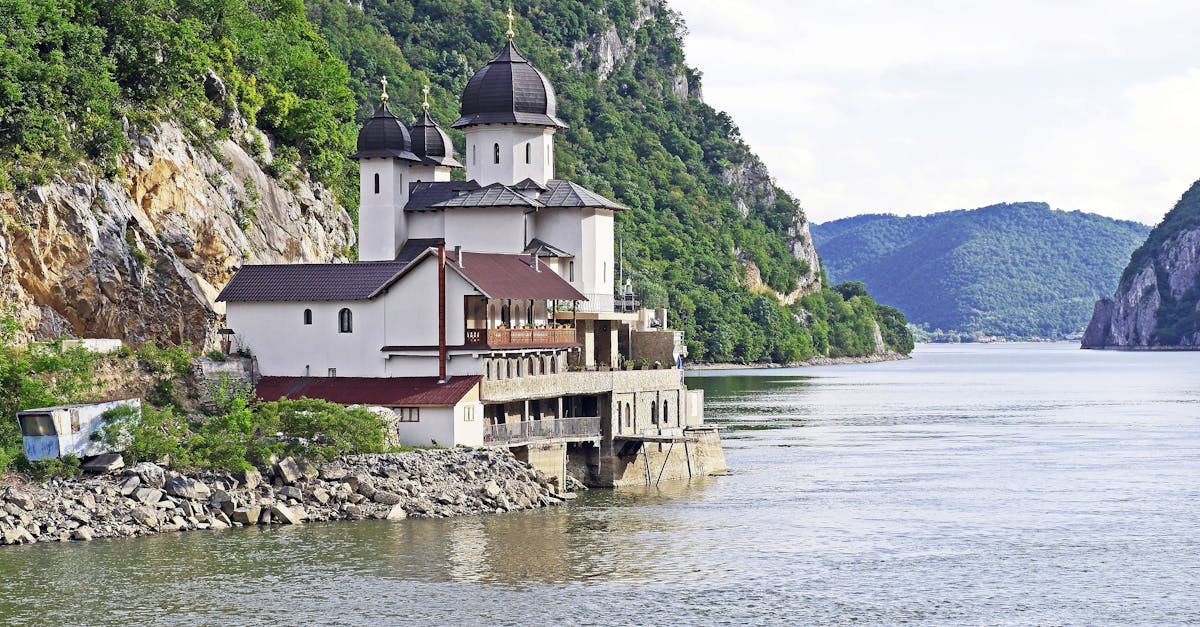Episcopia Oradiei preia biserica Sf. Spiridon din Rogerius în urma unei decizii judecătorești