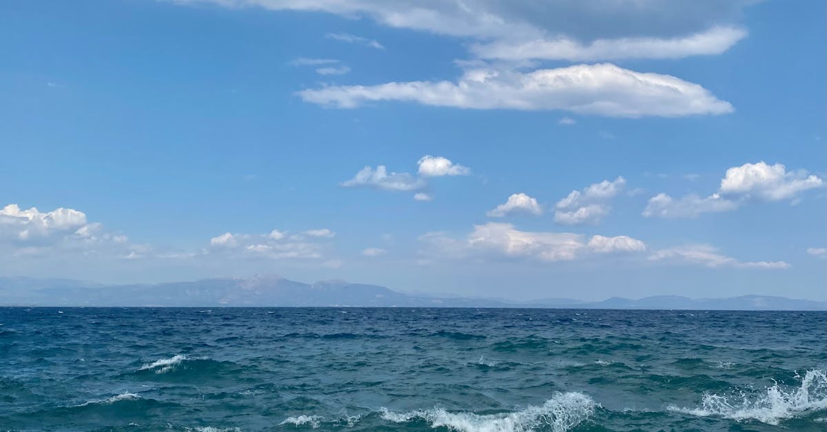 Incendii devastatoare afectează destinații turistice din Grecia