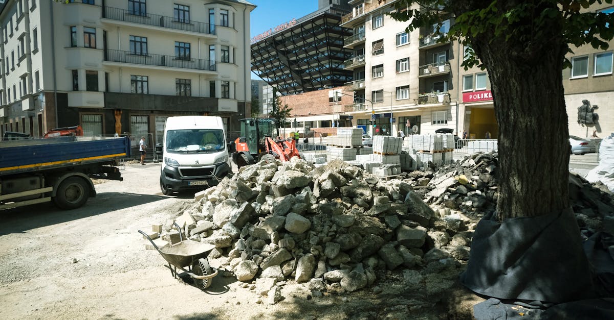 Imagini surprinzătoare de pe șantierul Pieței Unirii: betonul se sfărâmă!