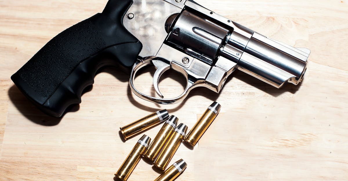 Descoperire șocantă în Cluj: un colet din Spania conținea arme și muniție