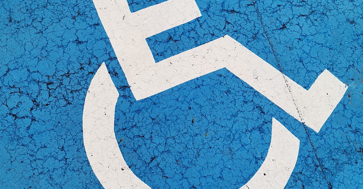 Persoană cu handicap amendată pentru parcare, în ciuda abuzurilor altora