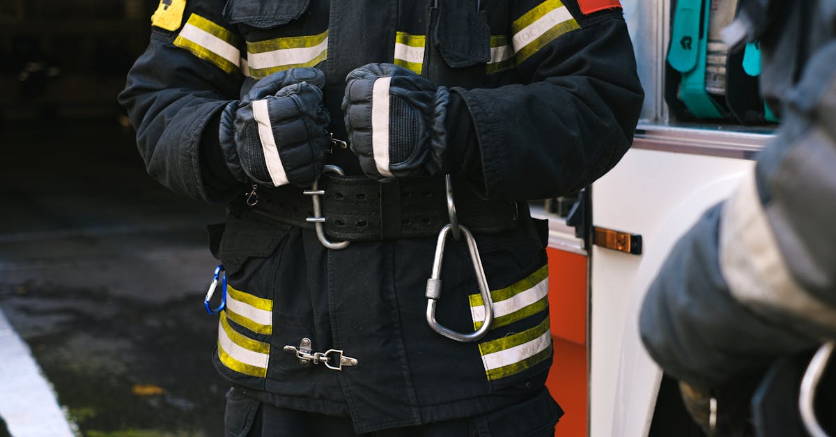 Un român devotat își riscă viața pentru a salva caii din flăcări
