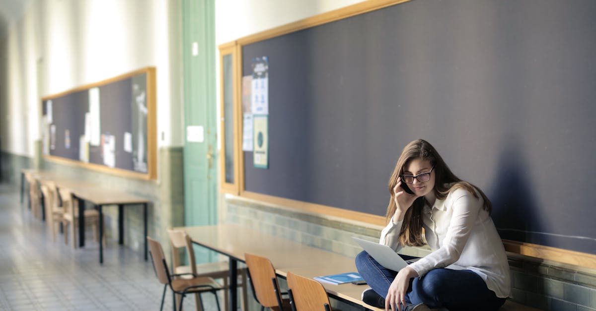 Impactul scăderii burselor pentru studenți: 44.000 de tineri afectați