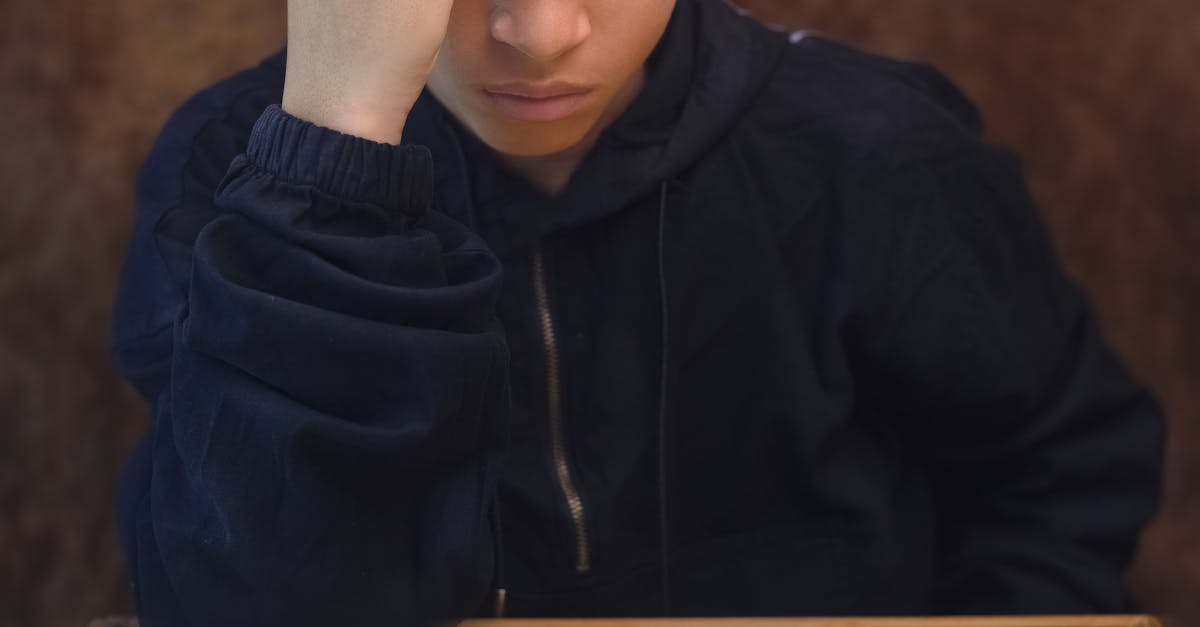 Un talent tânăr înfruntă un mare maestru al șahului