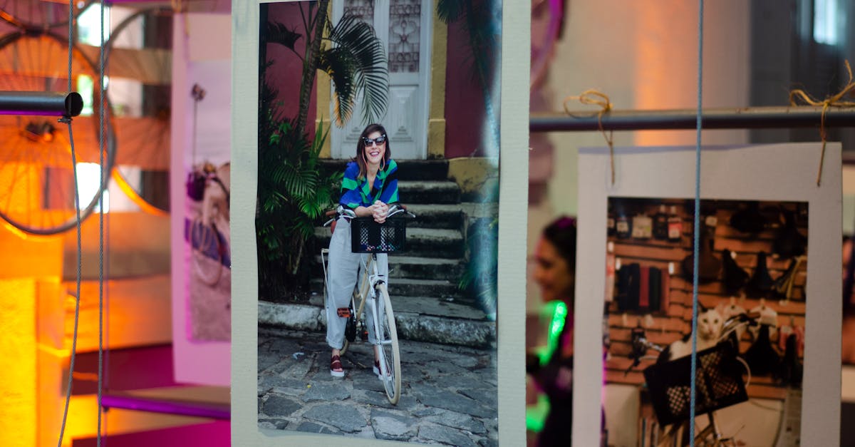 Expoziția „Universul gemenilor” aduce la Oradea o selecție impresionantă de fotografii internaționale