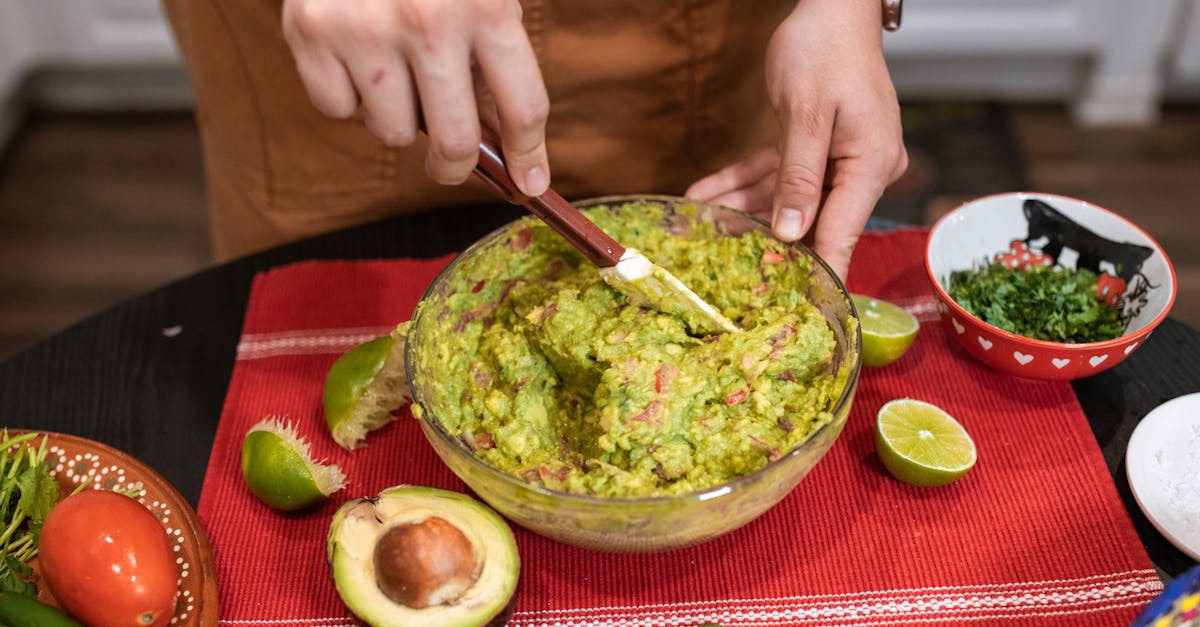 Gustul Mexicului: cum să prepari guacamole autentic într-un timp record