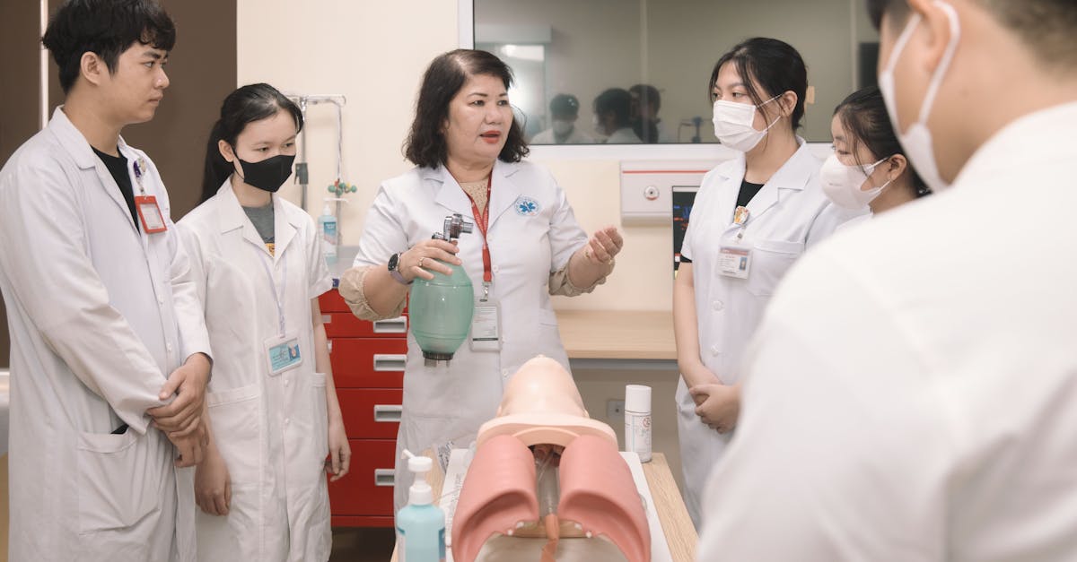 Cum să devii asistentă medicală: ghid de admitere 2025-2026
