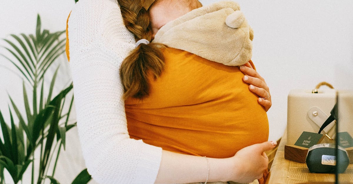 Un copil de 2 ani preluat de autorități după ce mama sa a cerut bani pe TikTok