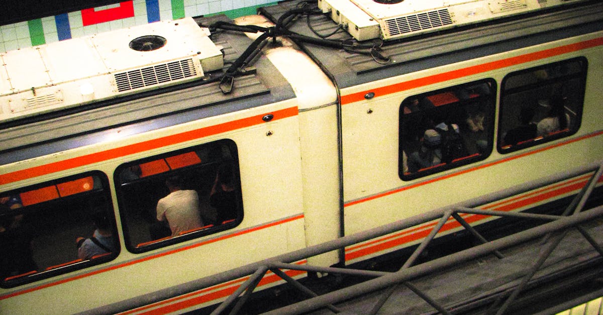 Promisiuni electrice și străzi înguste: povestea autobuzelor din Huși