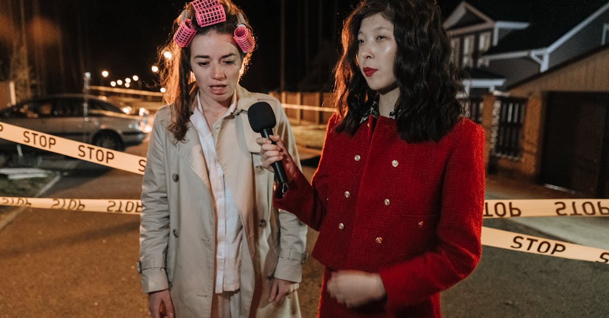 Impact șocant: o mașină intră într-un restaurant și lovește doi influenceri