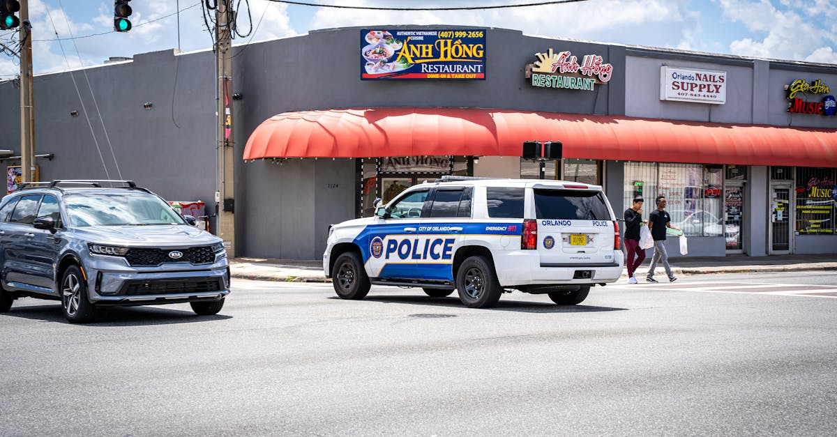Accident șocant în Florida: Doi influenceri răniți când un SUV a intrat în restaurant