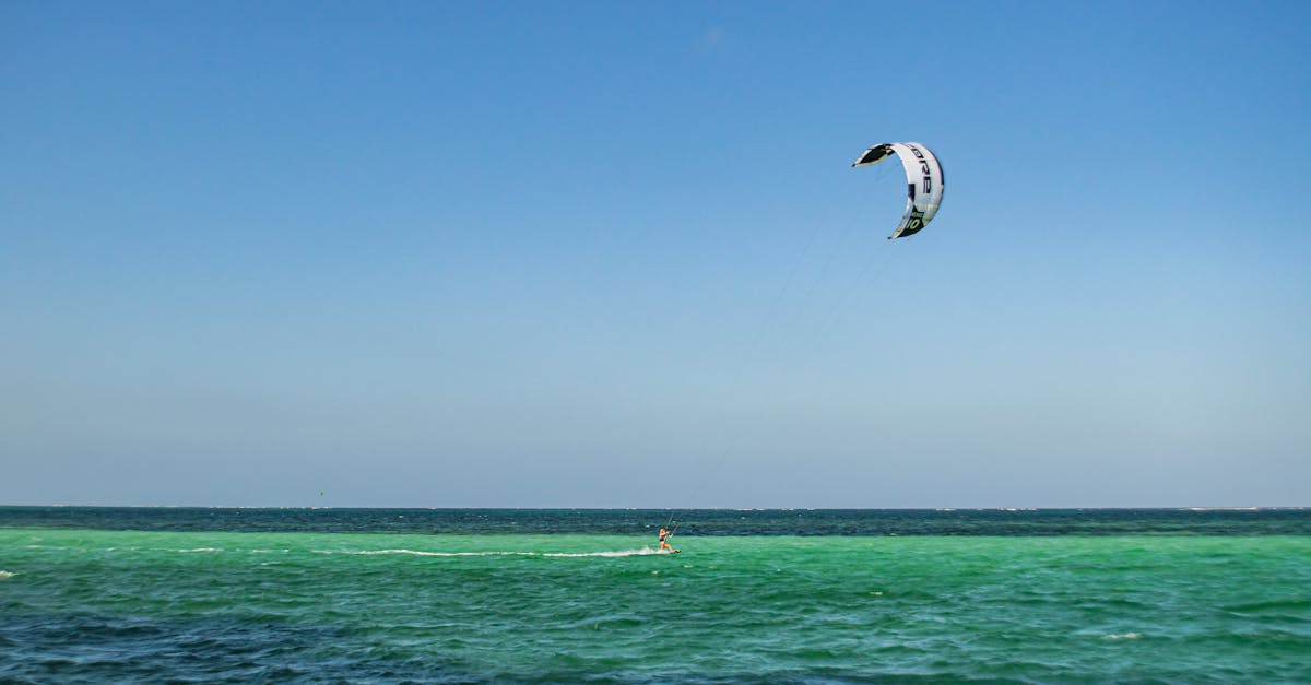 România devine o destinație populară pentru kitesurfing