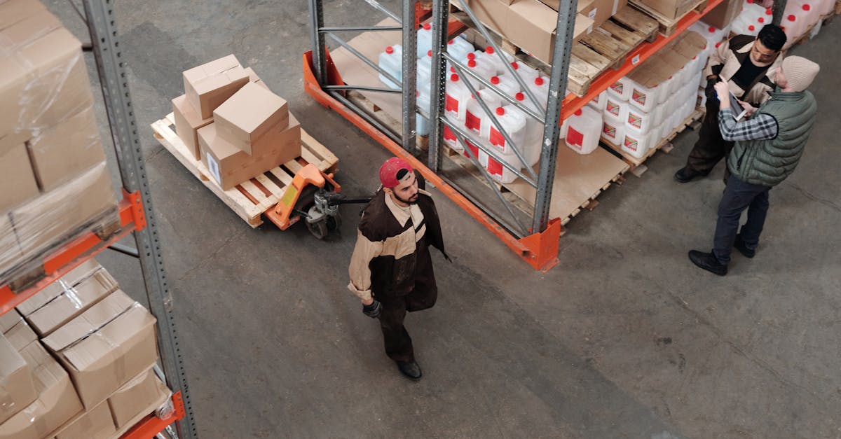 Conflict violent între muncitorii români și nepalezi la fabrica IKEA din Baia Mare
