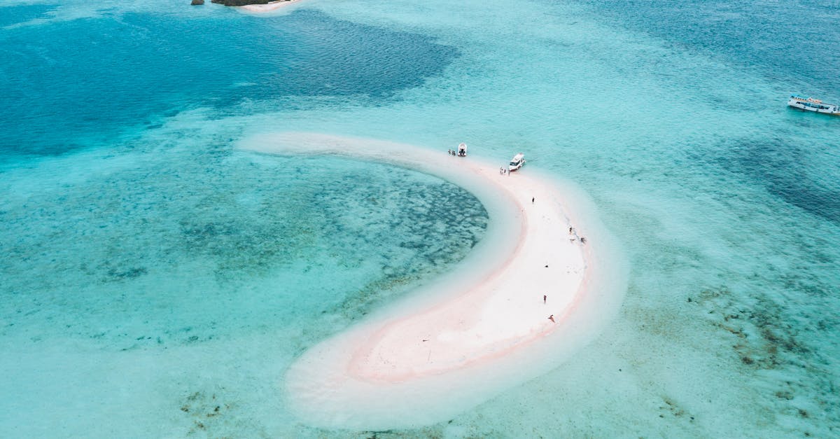 Descoperă Spiaggia Rosa: plaja cu nisip roz din Sardinia