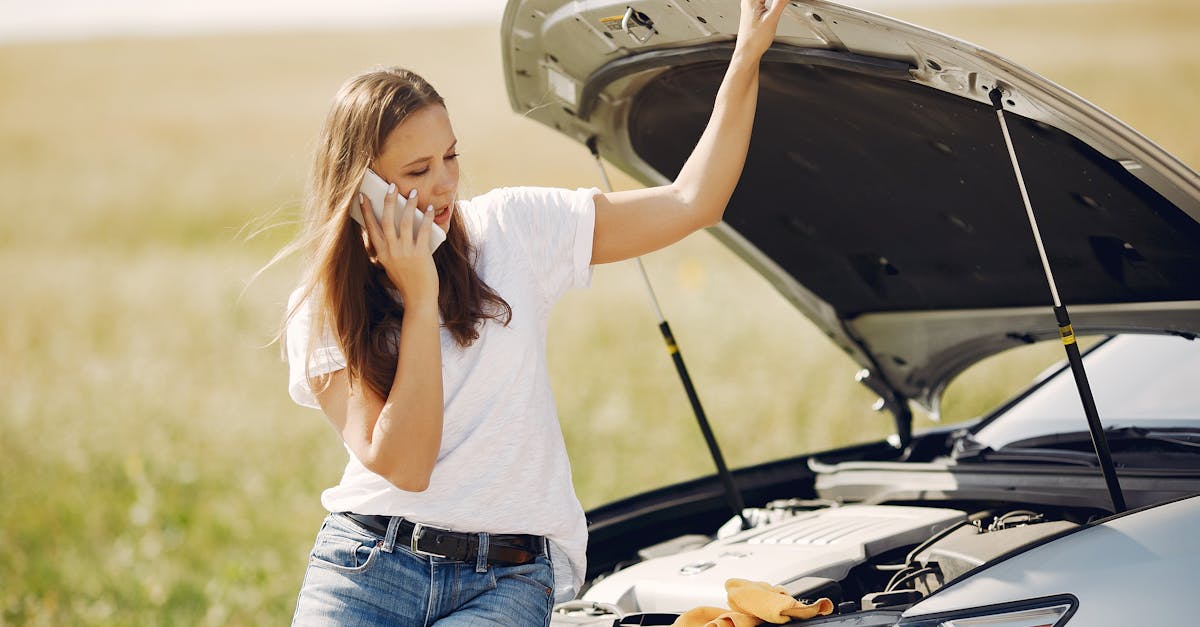 Tânăr de 18 ani prins la volan fără permis, după un apel la 112