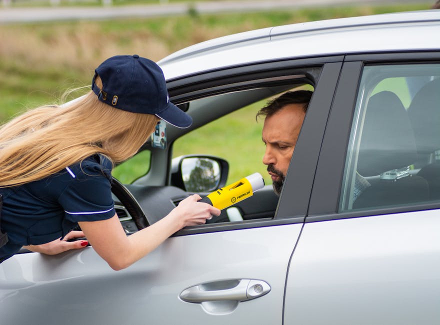 Șoferiță reținută după ce a fost prinsă băută la volan, fără permis