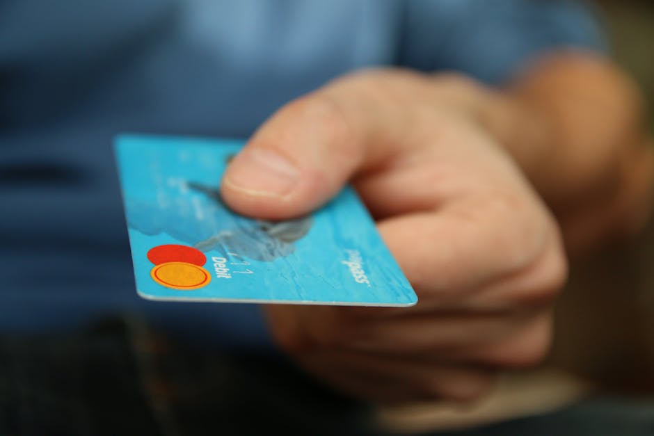Românii își reduc cheltuielile: scădere semnificativă în încasările din servicii