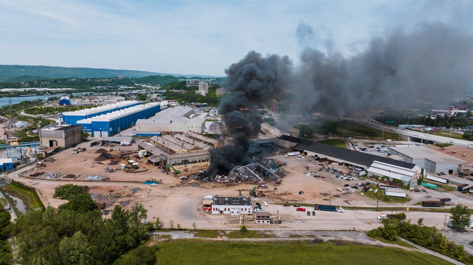 Incendiu devastator la Complexul Comercial Dragonul Roșu: Pompierii luptă cu flăcările uriașe