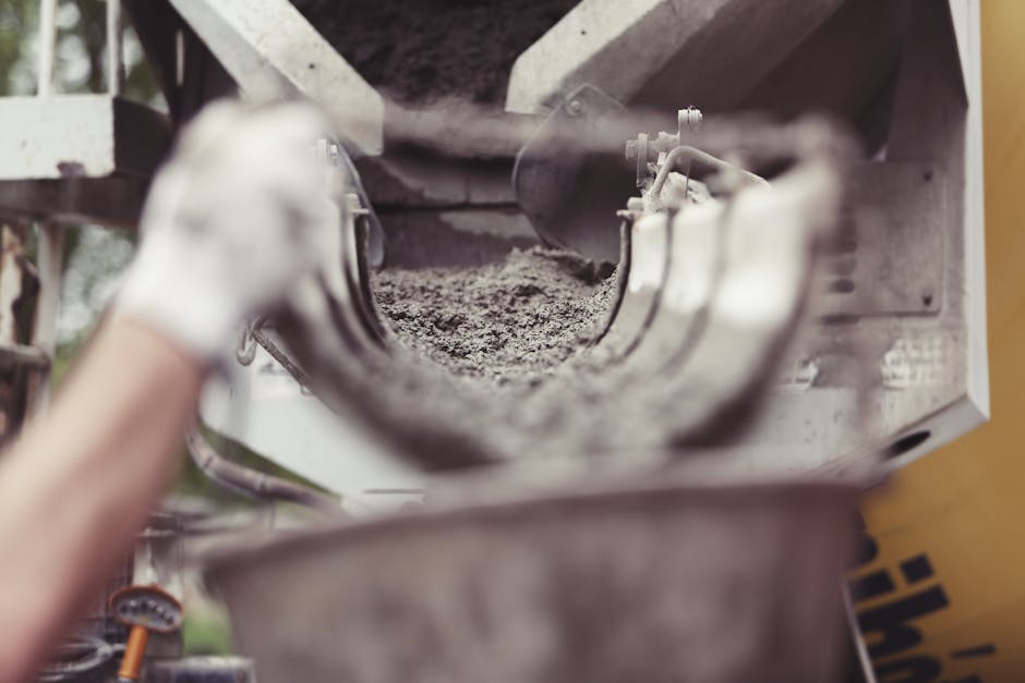 Camioane cu materiale de construcție sosesc la Broșteni din Maramureș