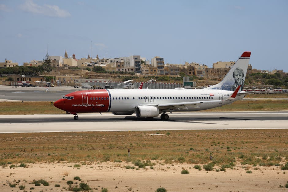 Aterizare de urgență pentru un Boeing 737 după o explozie