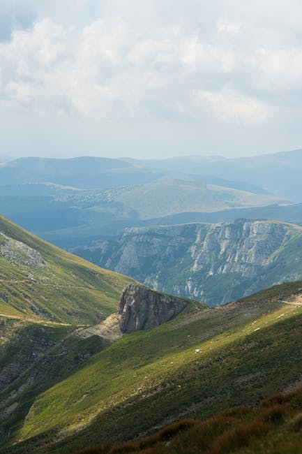 Aventura riscantă în Piatra Craiului: Trei persoane salvate după lăsarea întunericului