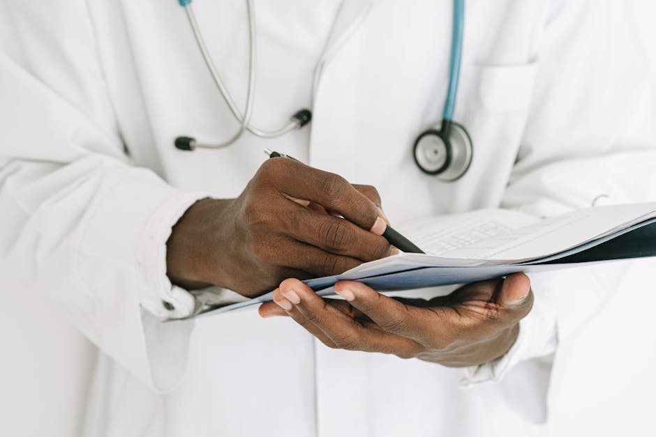 Schimbări importante în legislația medicală: medicii din spitalele publice nu mai pot redirecționa pacienți la privat