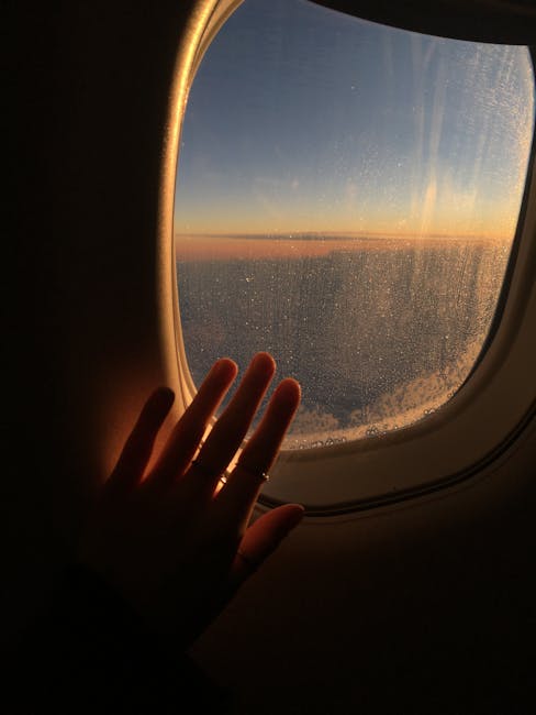 Incidente alarmante pe un zbor Wizz Air: pasagerii descoperă un geam spart