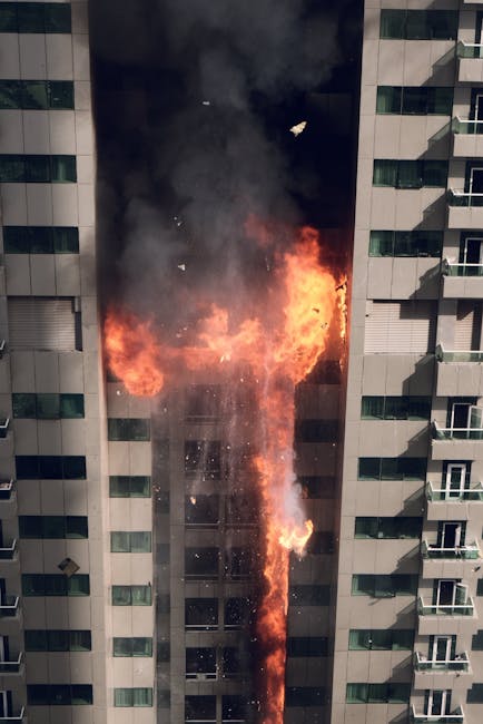 Explozie și incendiu la Amara: Pompierii folosesc roboți pentru a controla situația