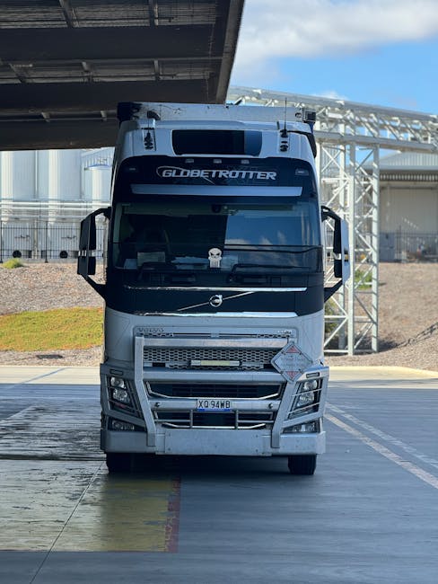 Camion distrus pe drumurile din Piatra Craiului: incident șocant surprins în imagini