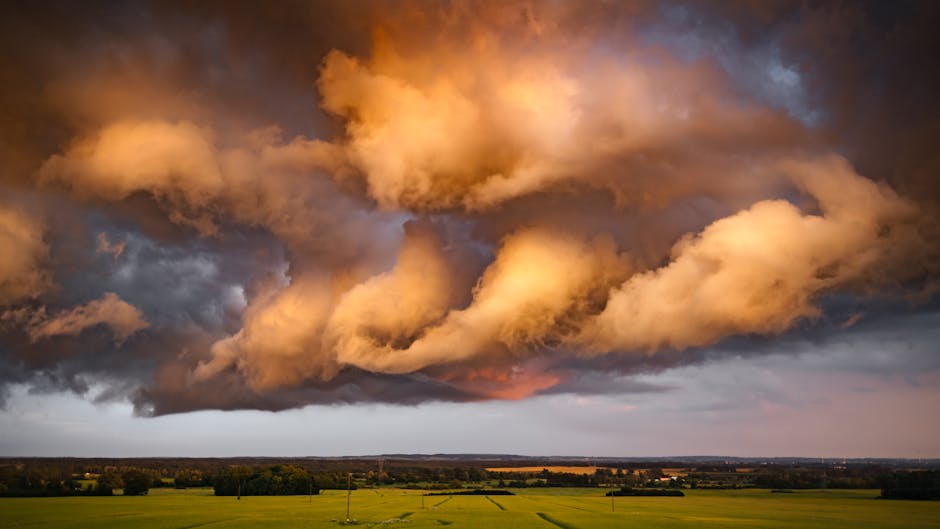 Alertă meteorologică: Cod portocaliu și galben de instabilitate atmosferică în România