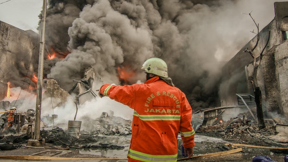 Tragedie pe feribotul din Indonezia: cinci morți și zeci dispăruți în urma unui incendiu devastator