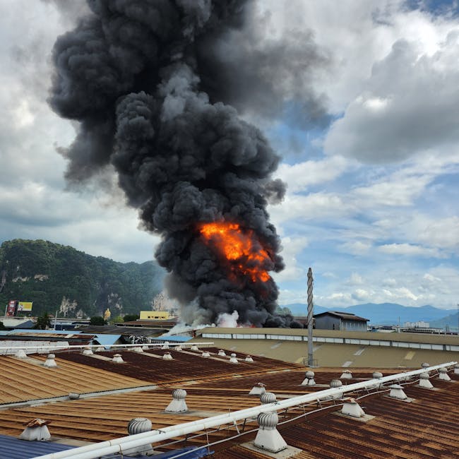 Incendiu devastator la o fabrică din Brașov: detalii despre explozie și intervenție
