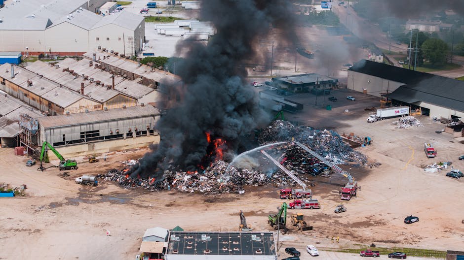 Incendiu devastator la un centru de reciclare a plasticului în Lumina