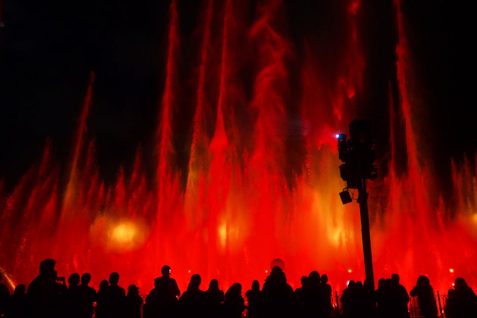 Brașovul se iluminează: fântâna arteziană din Parcul Central oferă un spectacol de neuitat
