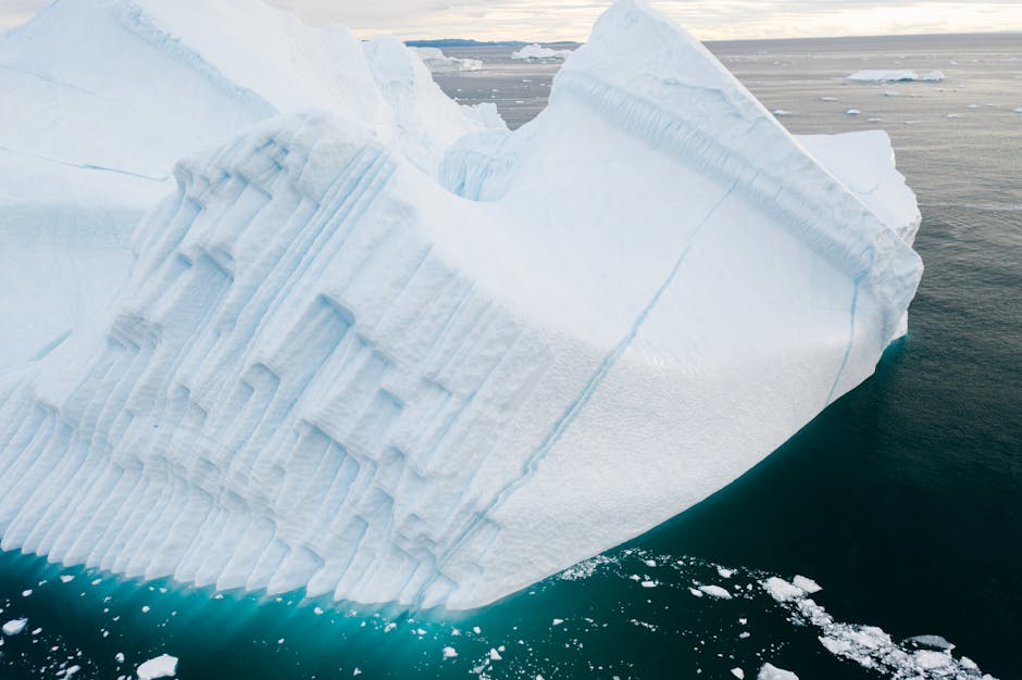 Un aisberg gigantic se topește rapid din cauza căldurii oceanice, avertizează experții